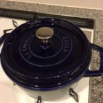 「staub」（ストウブ）のホーロー鍋で作る無水カレー